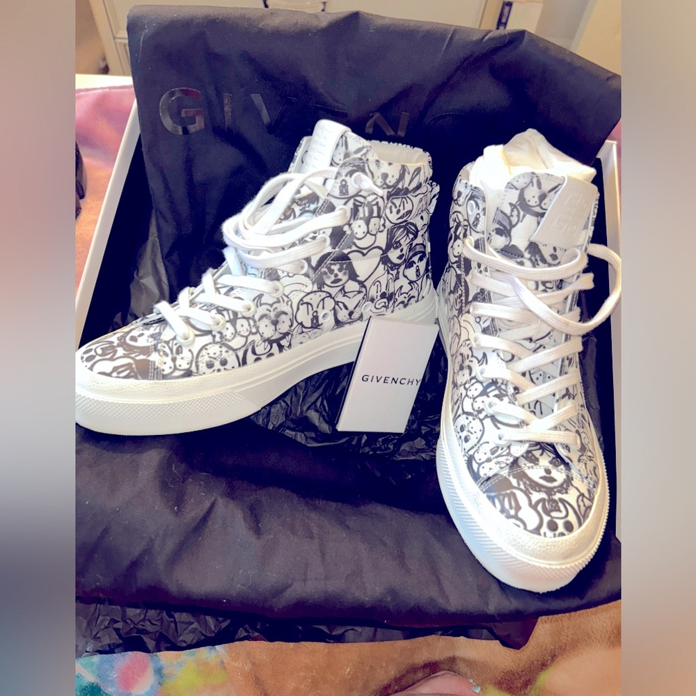 Like new GEVIENCHY HIGH TOPS
